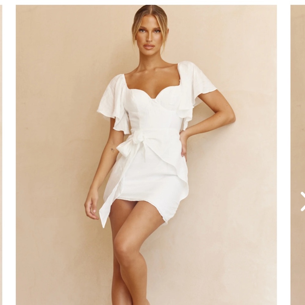 APHRODITE MOLDED BUST ANGEL SLEEVE WRAP DRESS WHITE (Selfie Leslie)